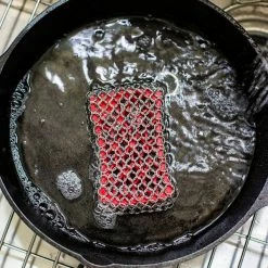 Lodge: Red Silicone + Chainmail Scrubbing Pad