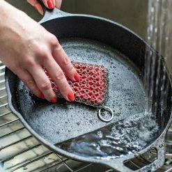 Lodge: Red Silicone + Chainmail Scrubbing Pad