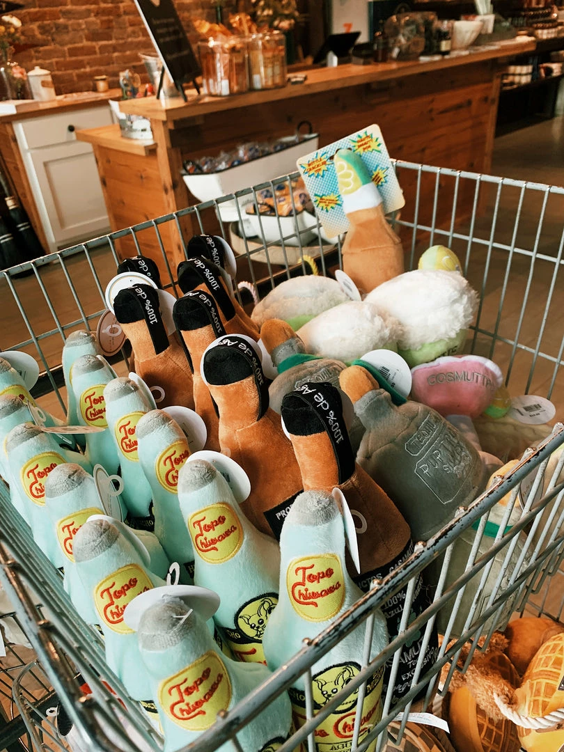 Haute Diggity Dog Topo Chiwawa Dog Toy Lake