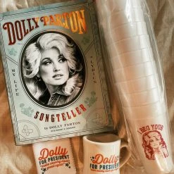 SOUTHERN FRIED DESIGN BARN Dolly For President Drink Sleeve