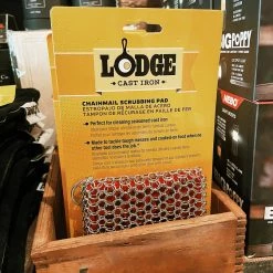 Lodge: Red Silicone + Chainmail Scrubbing Pad